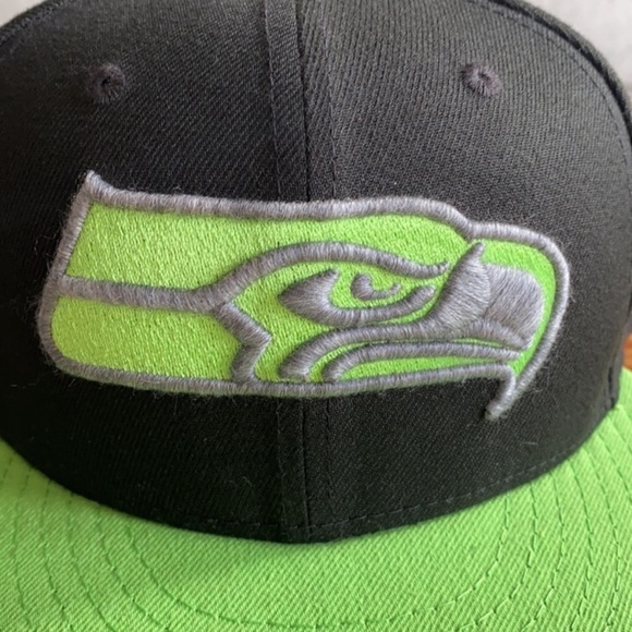 New Era Seahawks Men’s snap back Hat - Picture 3 of 8